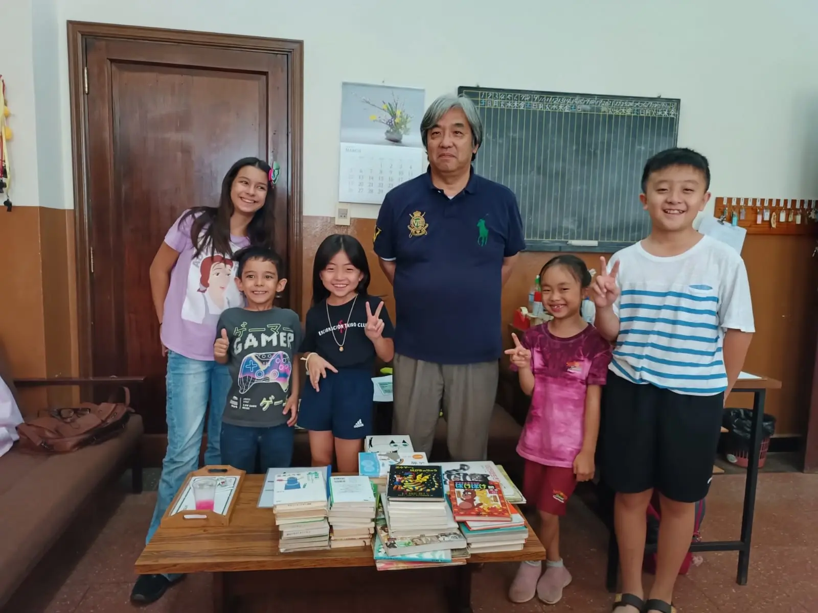 Donación de libros de Nihonjingakko de Asunción
