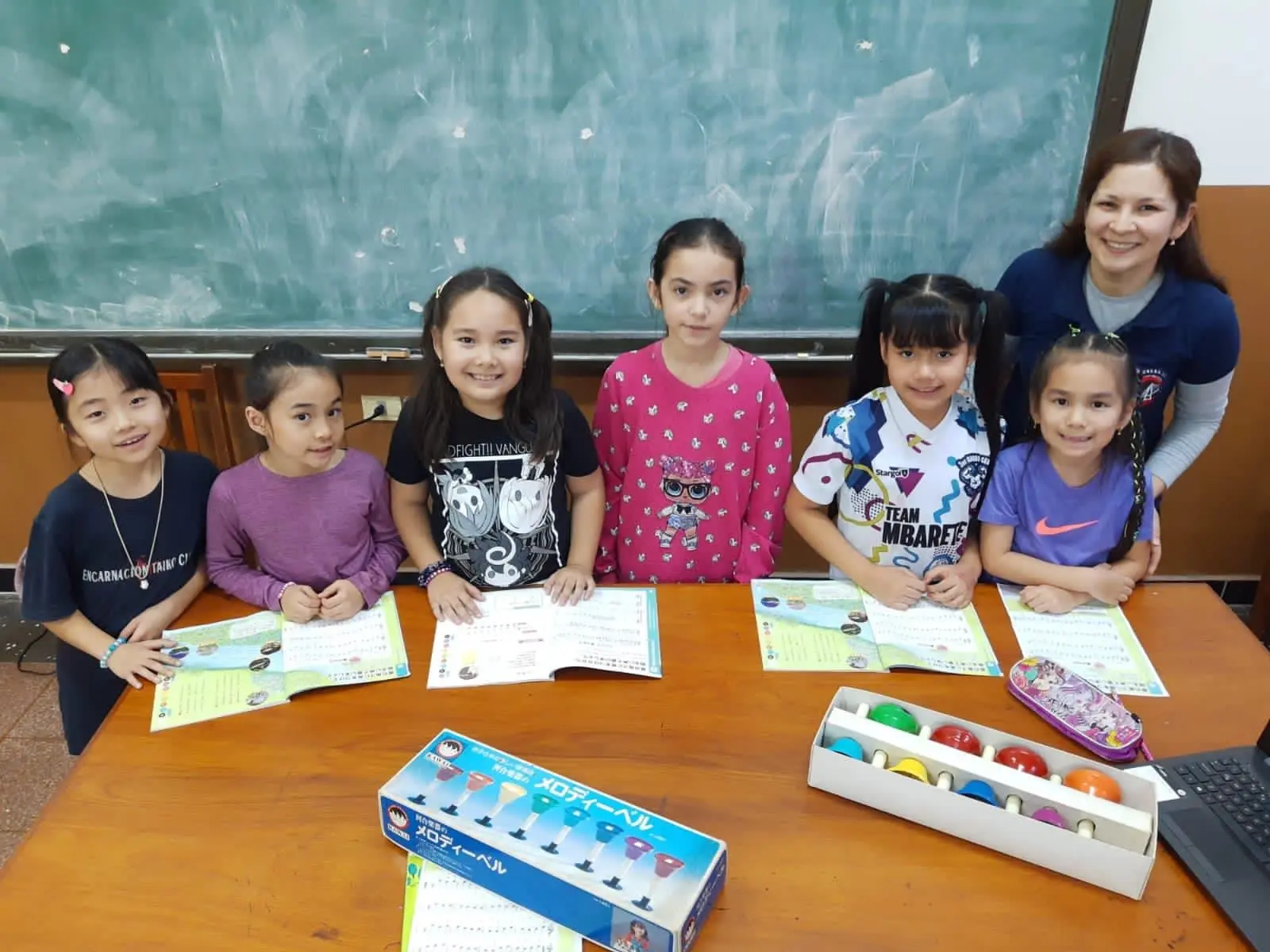 Donación de libros del Consulado Japonés