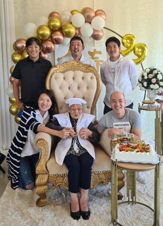 Cumpleaños de la abuela Sakae Oda
